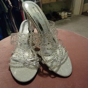 NWOT Torta Caliente Silver Women's Shoes Sz 8